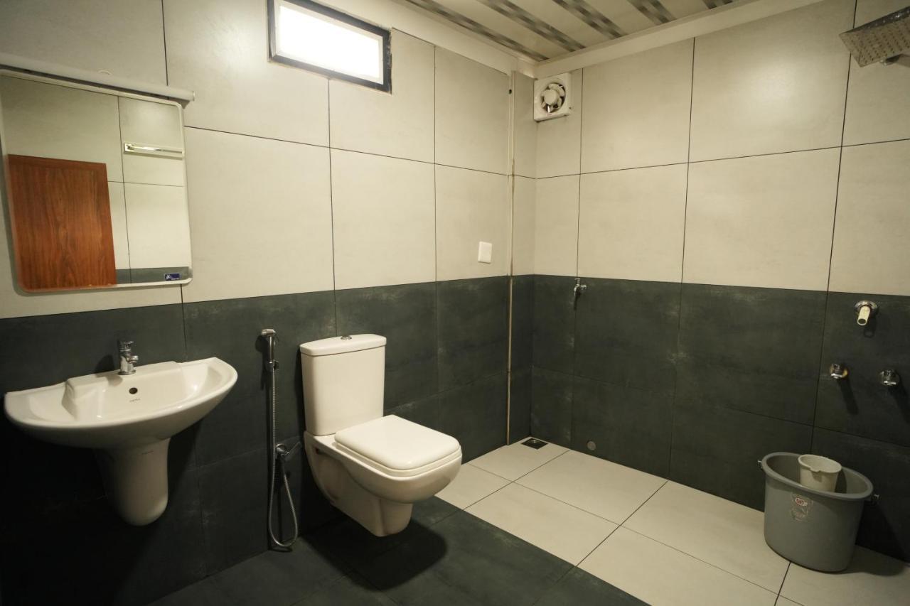 K V Suites Kochi Ngoại thất bức ảnh