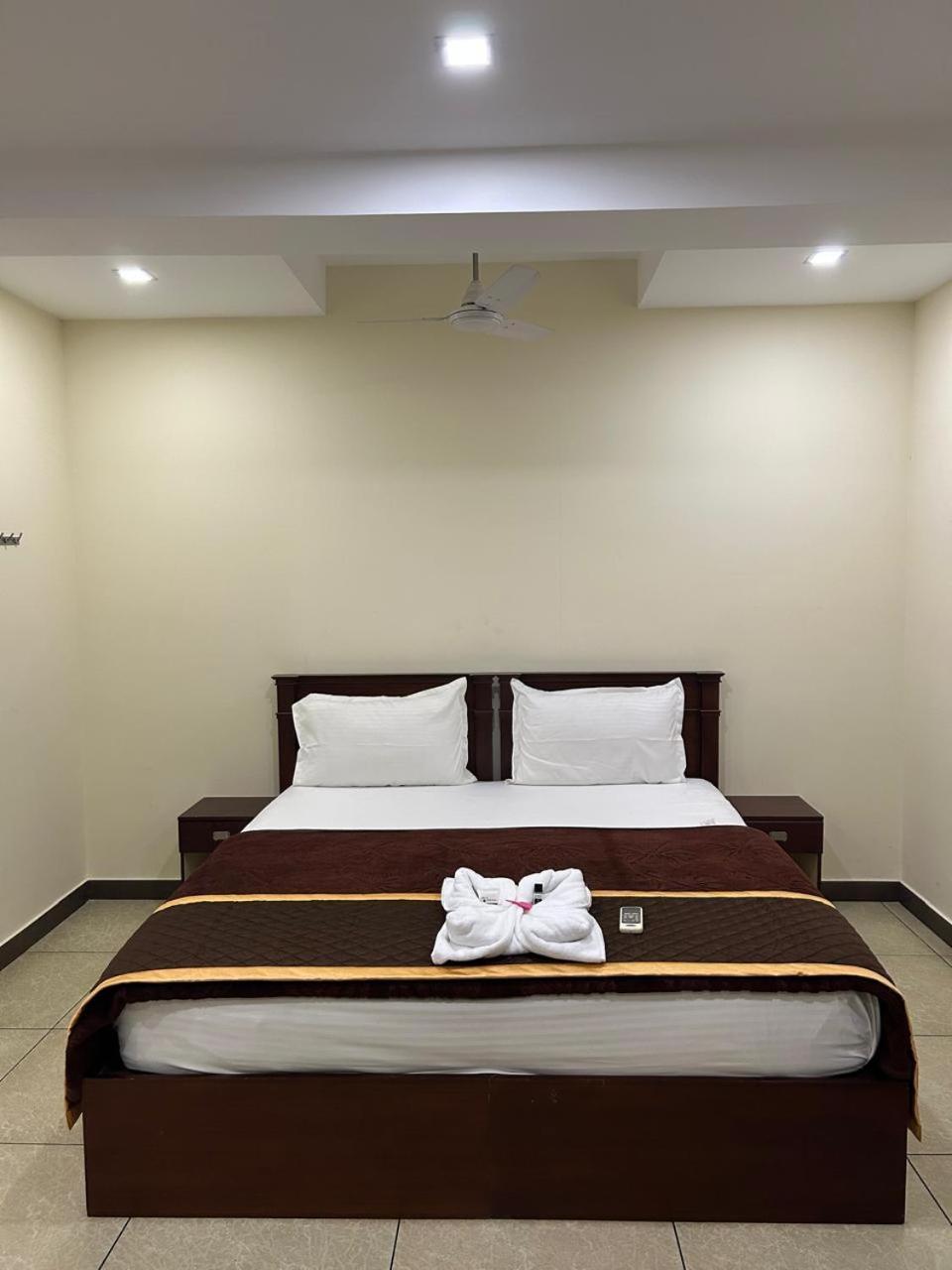 K V Suites Kochi Ngoại thất bức ảnh