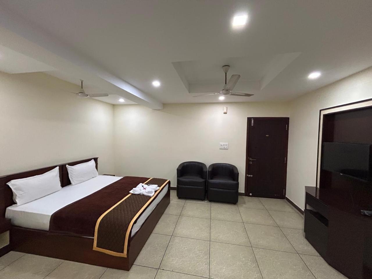 K V Suites Kochi Ngoại thất bức ảnh
