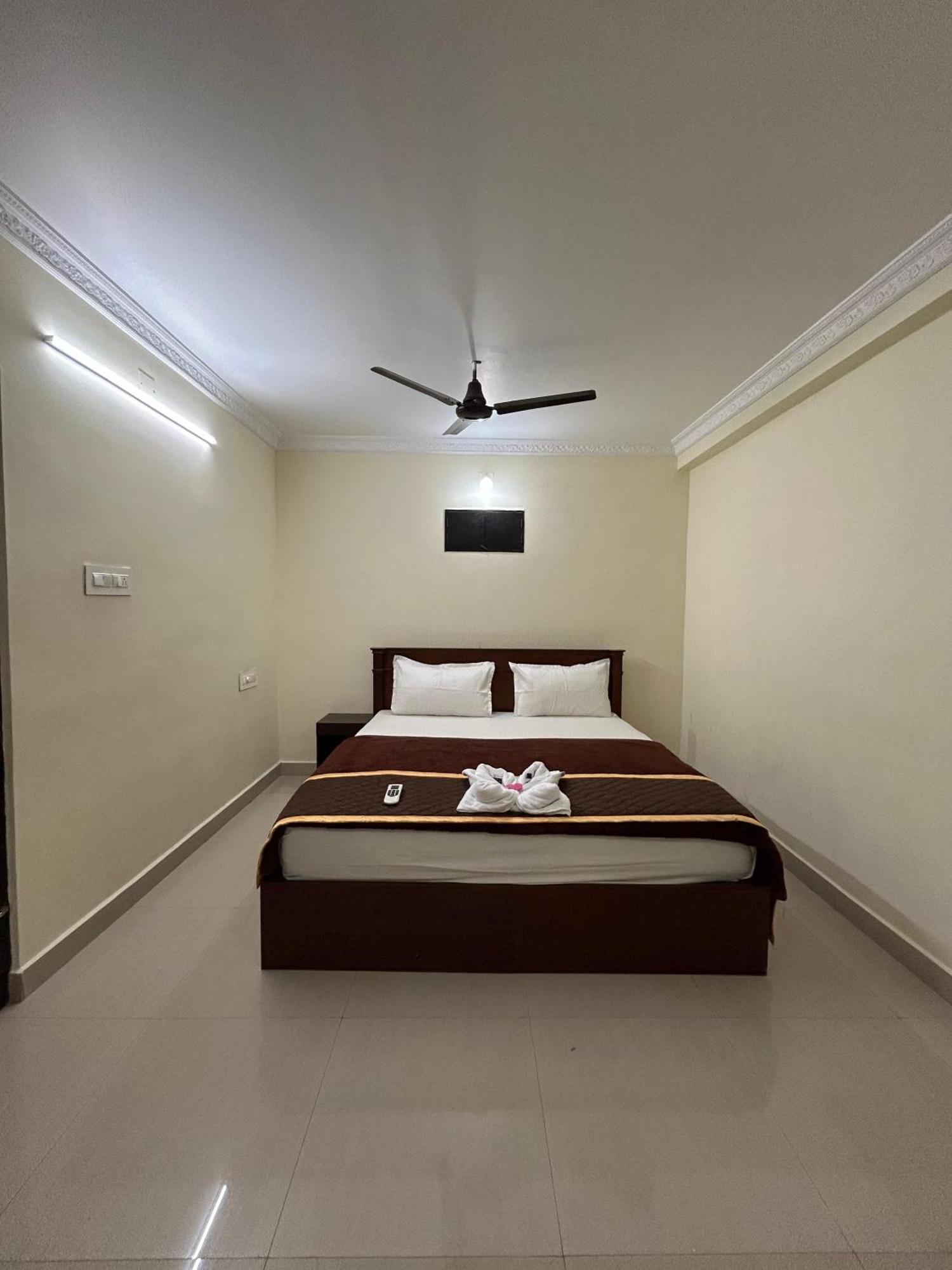 K V Suites Kochi Ngoại thất bức ảnh