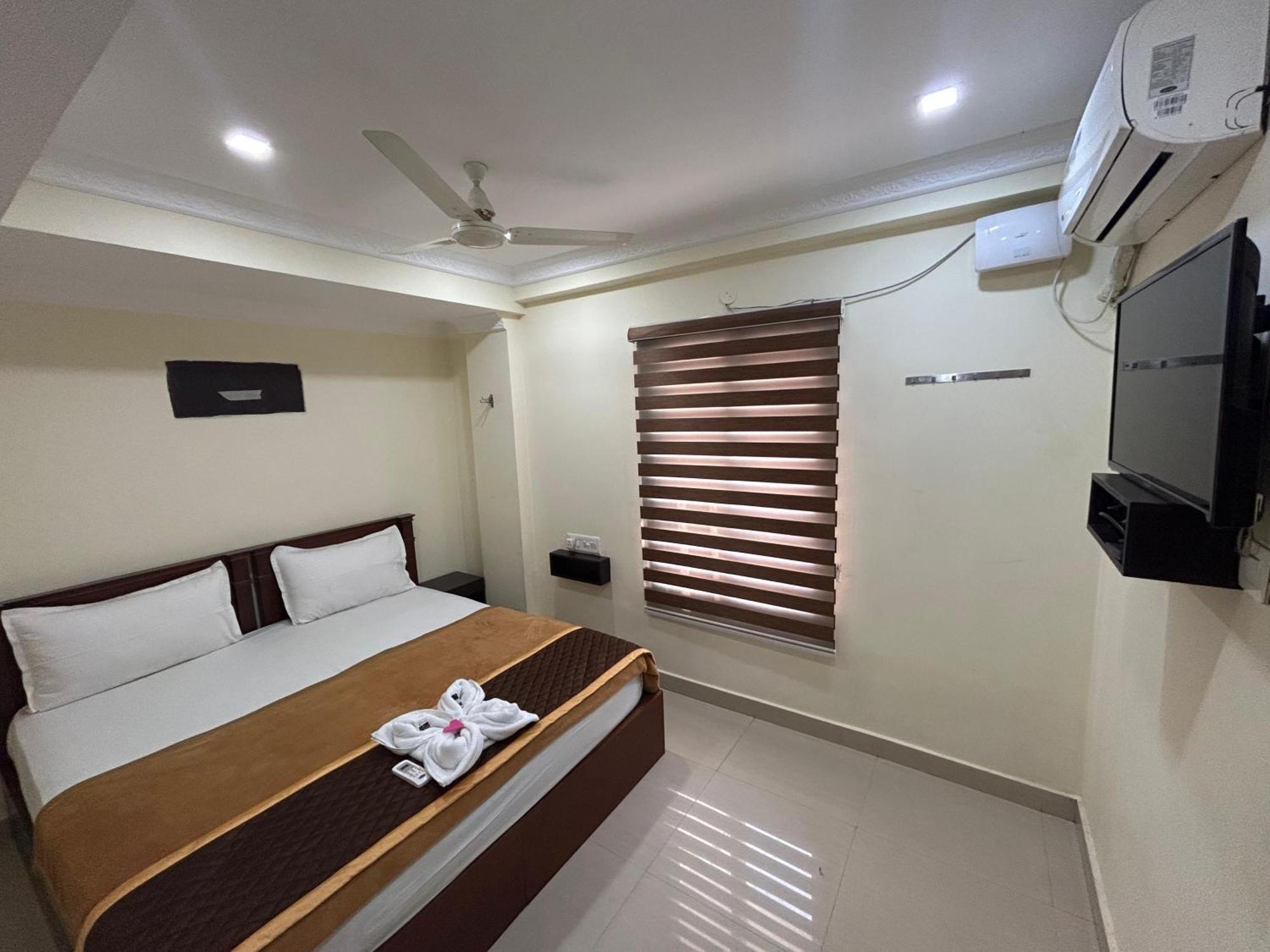 K V Suites Kochi Ngoại thất bức ảnh